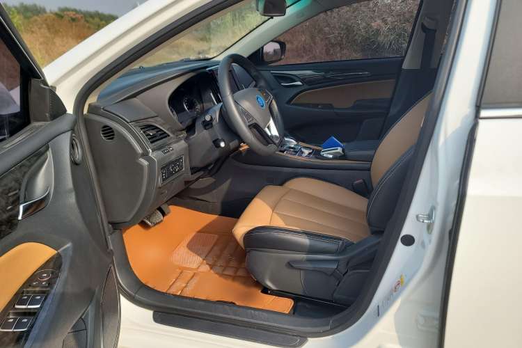 Used BYD Qin New Energy 2017 1.5T Luxury Model Interior 2