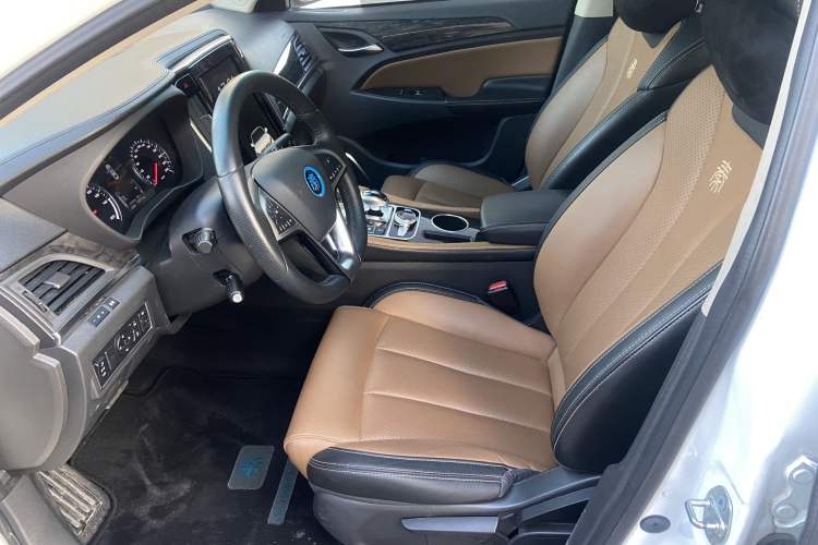 Used BYD Qin New Energy 2017 1.5T Luxury Model Interior 2