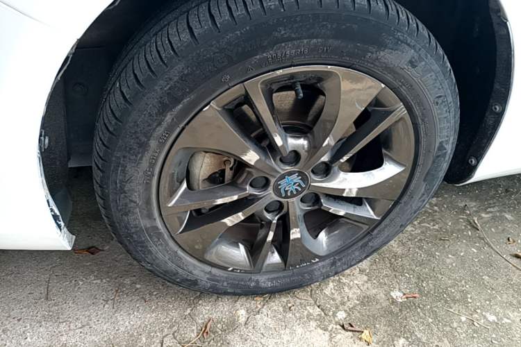 Used BYD Qin New Energy 2017 1.5T Luxury Model Left Front Wheel Hub