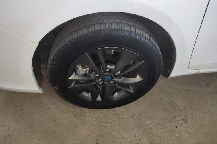 Used BYD Qin New Energy 2017 1.5T Luxury Model Left Front Wheel Hub
