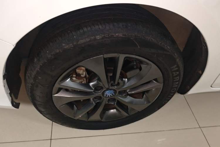 Used BYD Qin New Energy 2017 1.5T Luxury Model Left Front Wheel Hub