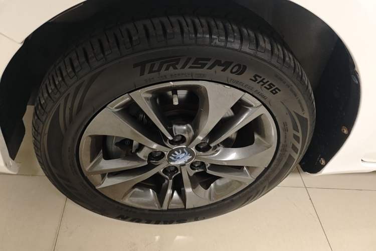 Used BYD Qin New Energy 2017 1.5T Luxury Model Left Front Wheel Hub