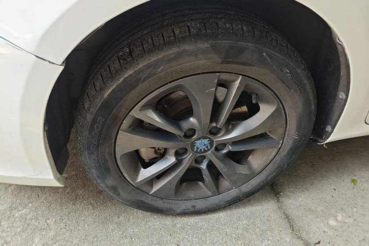 Used BYD Qin New Energy 2017 1.5T Luxury Model Left Front Wheel Hub