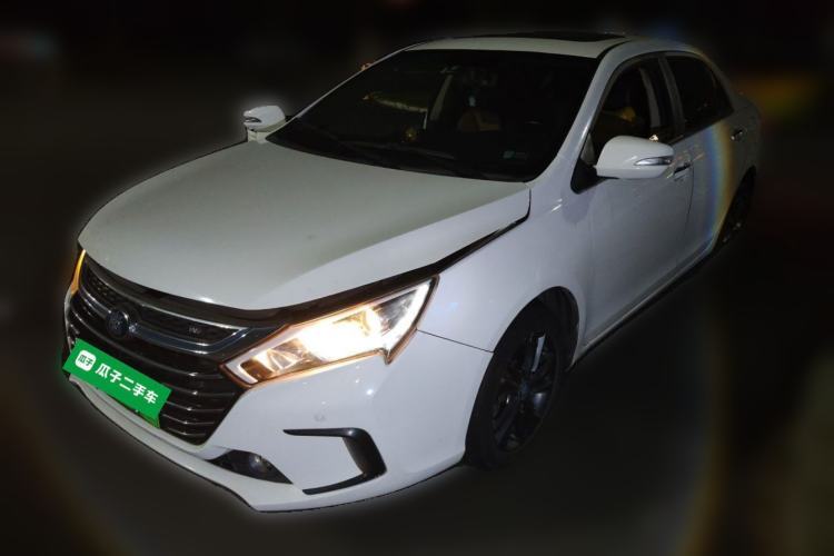 BYD Qin New Energy 2017 1.5T Luxury Model d’occasion Guazi used car, China used car export, Used car for sale, Used cars, Cheapest cars for sale