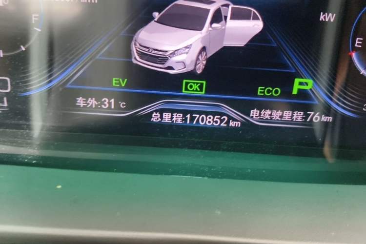 Used BYD Qin New Energy 2017 Qin 1.5T 100 Odometer Close Up