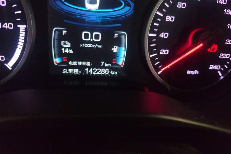 Used BYD Qin New Energy 2017 1.5T Luxury Model Odometer Close Up