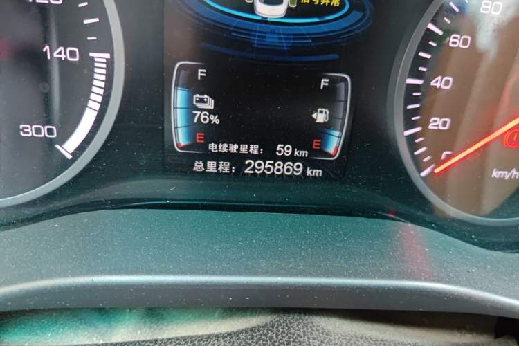 Used BYD Qin New Energy 2017 1.5T Luxury Model Odometer Close Up