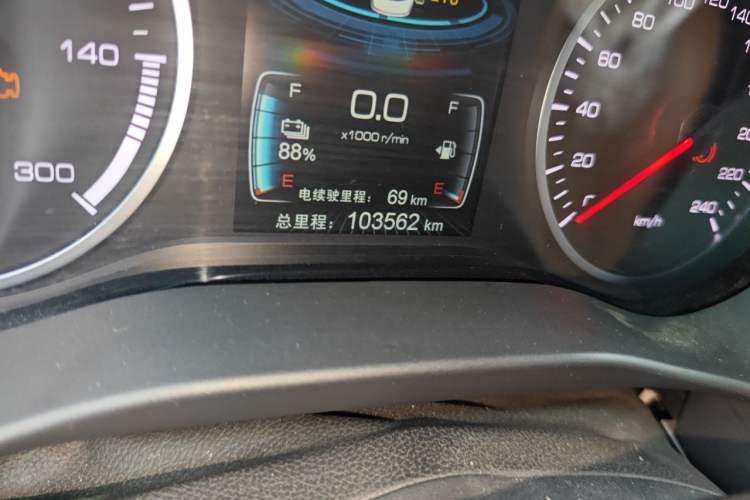 Used BYD Qin New Energy 2017 1.5T Luxury Model Odometer Close Up
