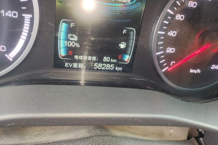 Used BYD Qin New Energy 2017 1.5T Luxury Model Odometer Close Up