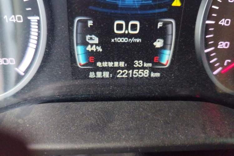 Used BYD Qin New Energy 2017 1.5T Luxury Model Odometer Close Up