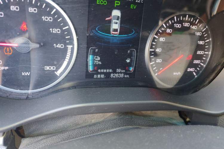 Used BYD Qin New Energy 2017 1.5T Luxury Model Odometer Close Up