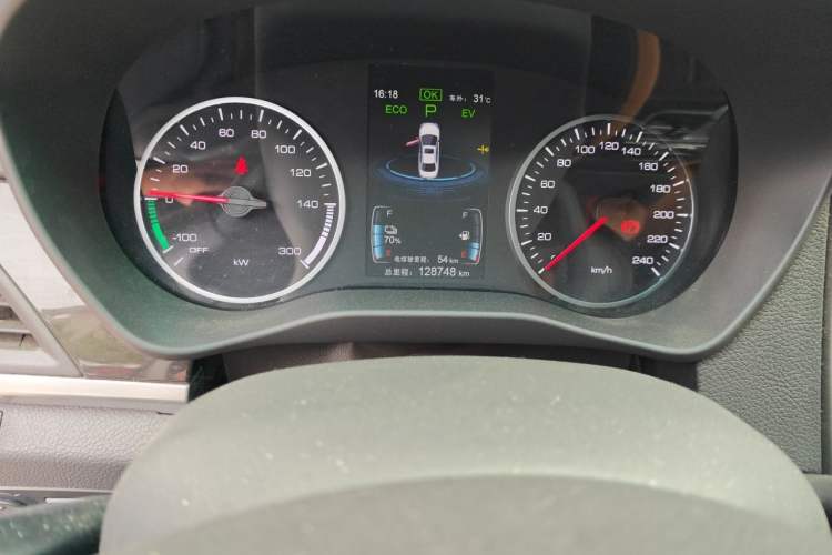 Used BYD Qin New Energy 2017 1.5T Luxury Model Odometer Close Up