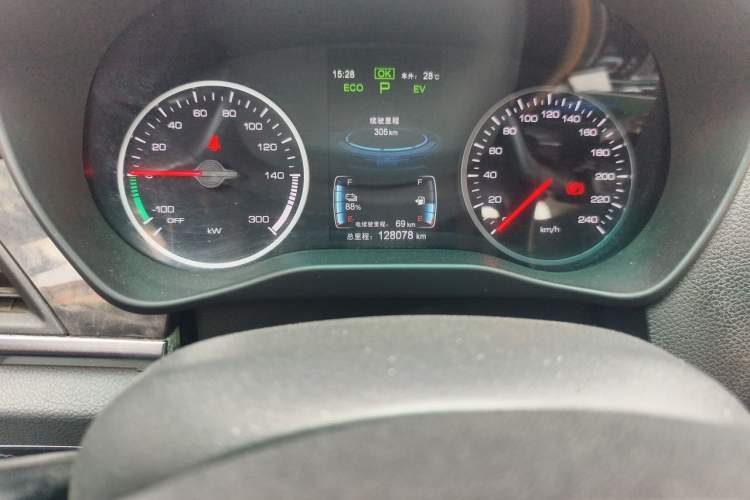 Used BYD Qin New Energy 2017 1.5T Luxury Model Odometer Close Up