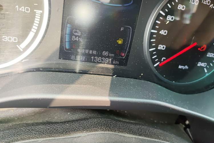 Used BYD Qin New Energy 2017 1.5T Luxury Model Odometer Close Up