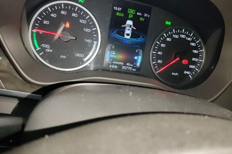 Used BYD Qin New Energy 2017 1.5T Luxury Model Odometer Close Up
