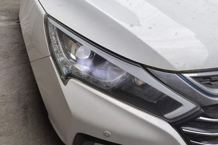 Used BYD Qin New Energy 2017 1.5T Luxury Model Right Front Headlight
