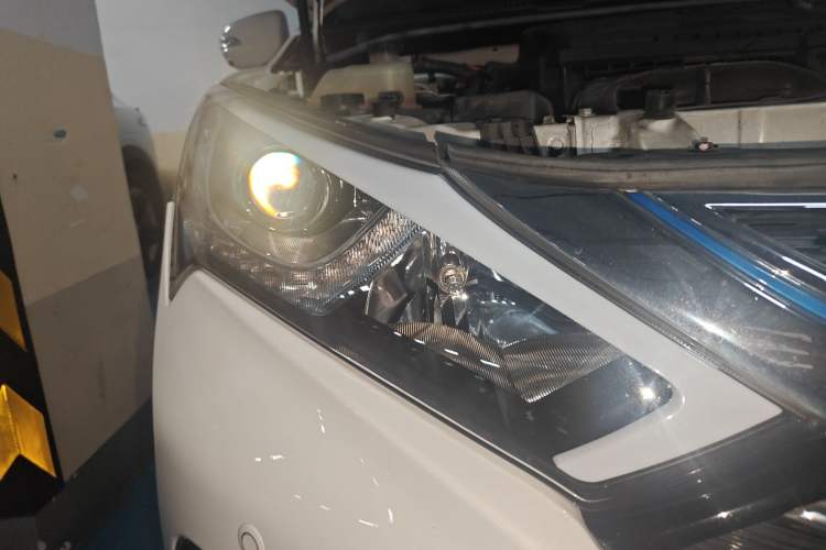 Used BYD Qin New Energy 2017 1.5T Luxury Model Right Front Headlight