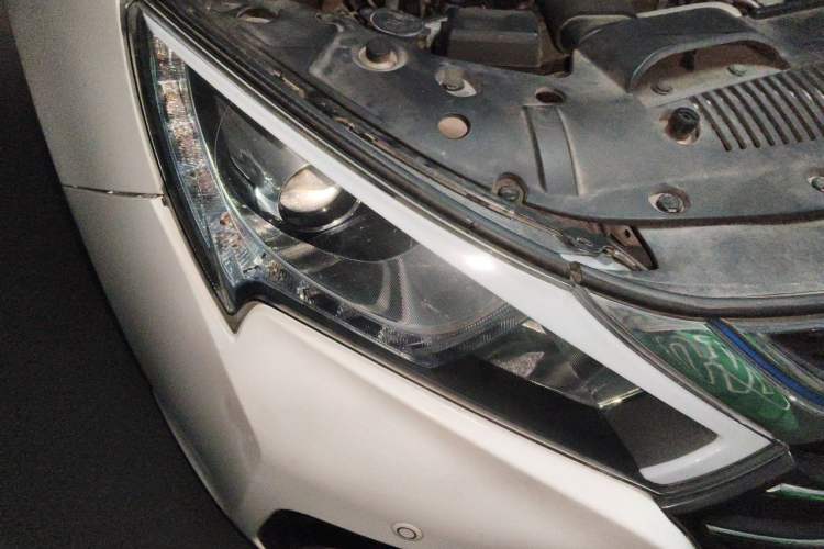 Used BYD Qin New Energy 2017 1.5T Luxury Model Right Front Headlight