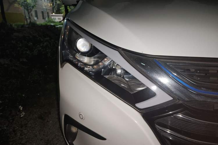 Used BYD Qin New Energy 2017 1.5T Luxury Model Right Front Headlight
