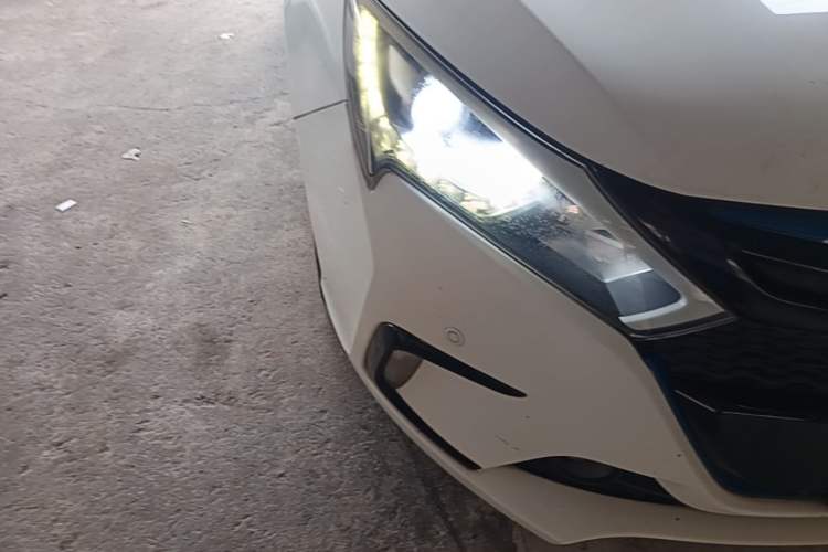 Used BYD Qin New Energy 2017 Qin EV300 Luxury Edition Right Front Headlight