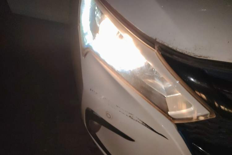 Used BYD Qin New Energy 2017 Qin EV300 Luxury Edition Right Front Headlight