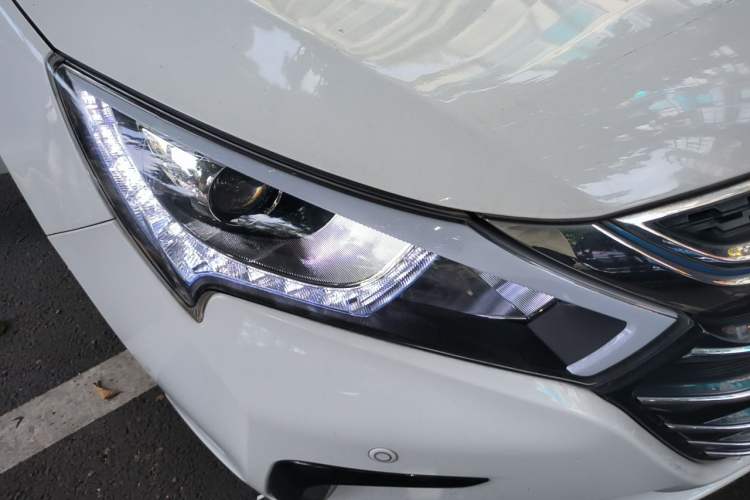 Used BYD Qin New Energy 2017 1.5T Luxury Model Right Front Headlight