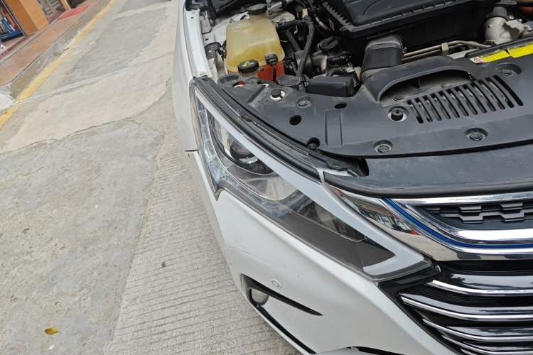 Used BYD Qin New Energy 2017 1.5T Luxury Model Right Front Headlight