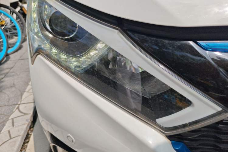 Used BYD Qin New Energy 2017 Qin EV300 Flagship Model Right Front Headlight