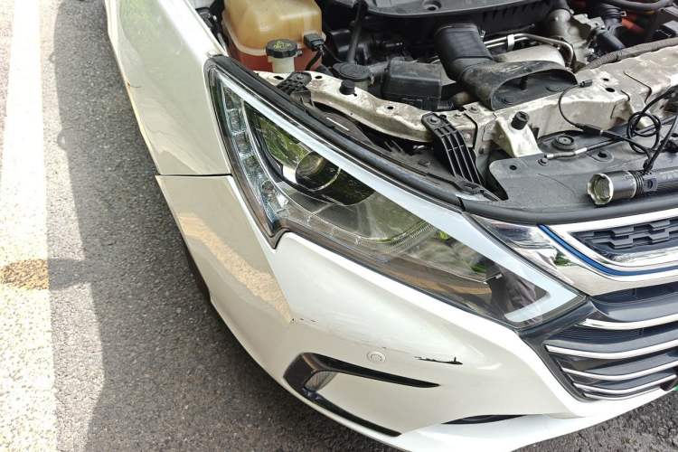 Used BYD Qin New Energy 2017 1.5T Luxury Model Right Front Headlight