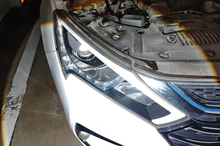 Used BYD Qin New Energy 2017 1.5T Luxury Model Right Front Headlight
