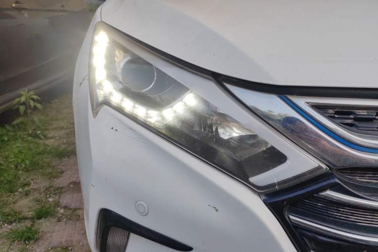 Used BYD Qin New Energy 2017 Qin 1.5T 100 Right Front Headlight