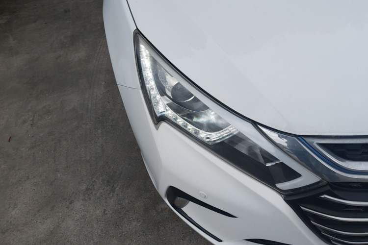 Used BYD Qin New Energy 2017 1.5T Luxury Model Right Front Headlight