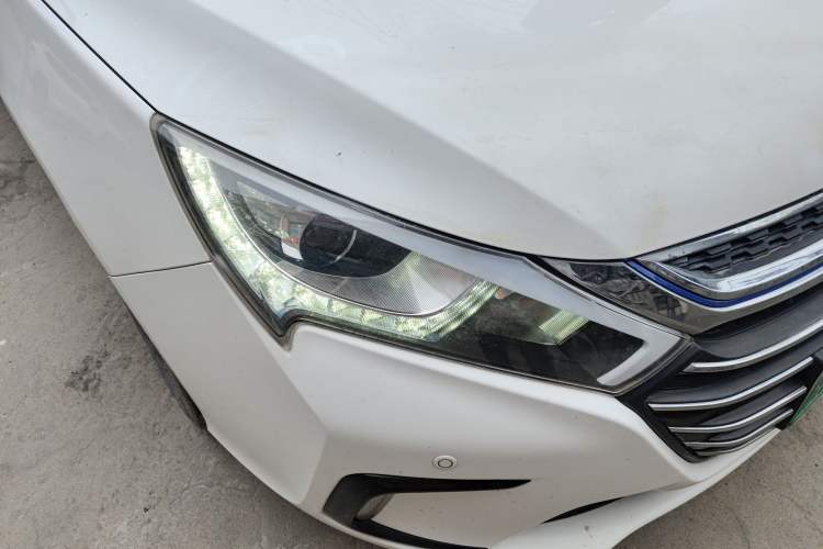 Used BYD Qin New Energy 2017 1.5T Luxury Model Right Front Headlight