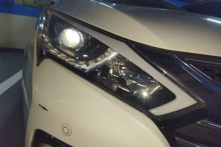 Used BYD Qin New Energy 2017 1.5T Luxury Model Right Front Headlight