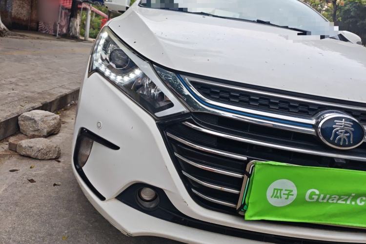 Used BYD Qin New Energy 2017 1.5T Luxury Model Right Front Headlight