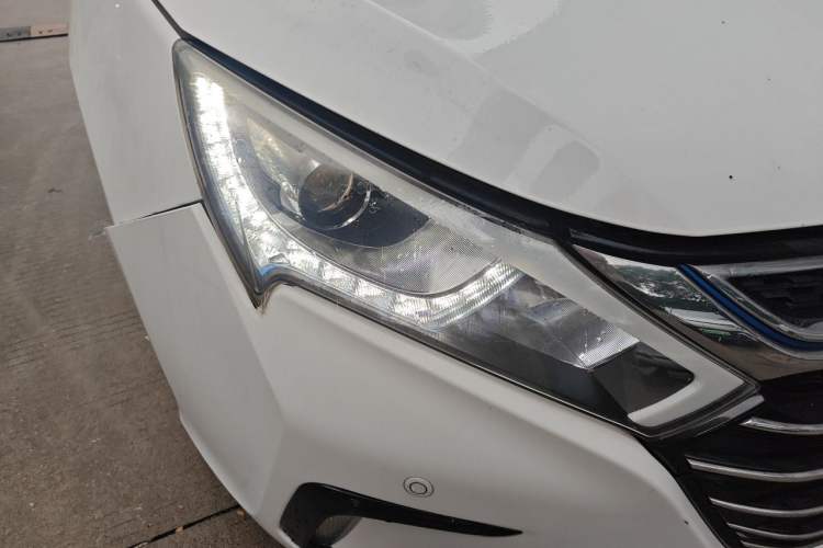 Used BYD Qin New Energy 2017 1.5T Luxury Model Right Front Headlight