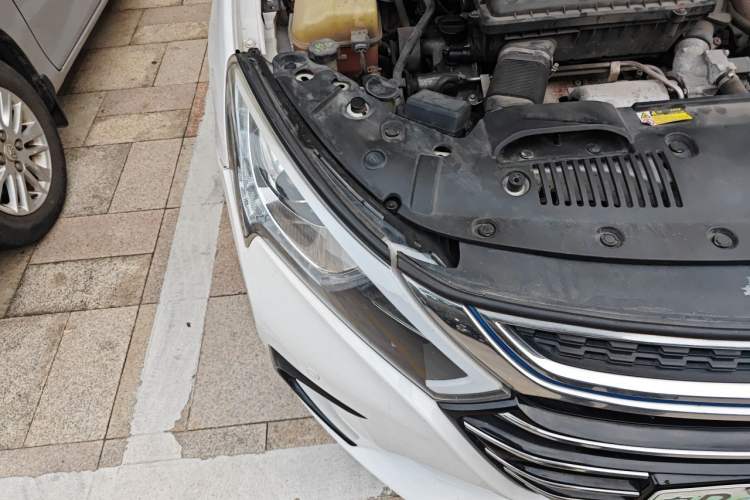 Used BYD Qin New Energy 2017 1.5T Luxury Model Right Front Headlight
