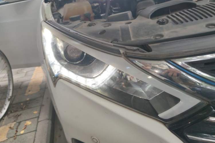 Used BYD Qin New Energy 2017 1.5T Luxury Model Right Front Headlight
