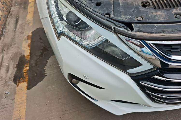 Used BYD Qin New Energy 2017 1.5T Luxury Model Right Front Headlight