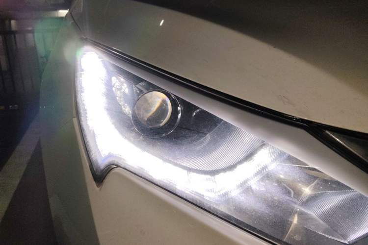 Used BYD Qin New Energy 2017 1.5T Luxury Model Right Front Headlight