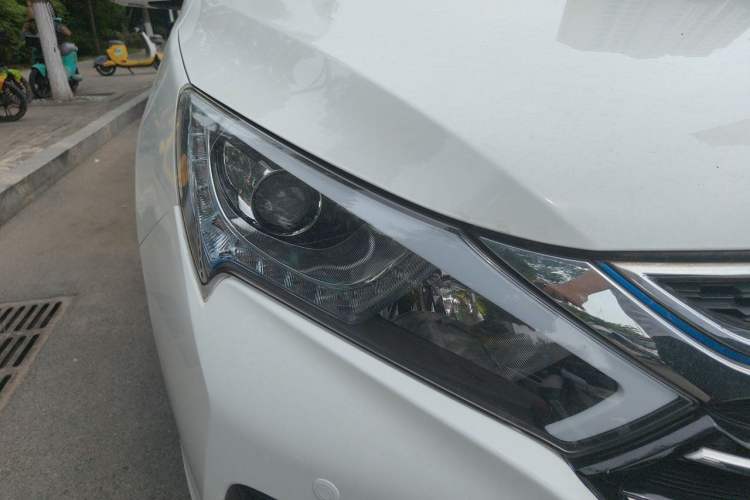 Used BYD Qin New Energy 2017 1.5T Luxury Model Right Front Headlight