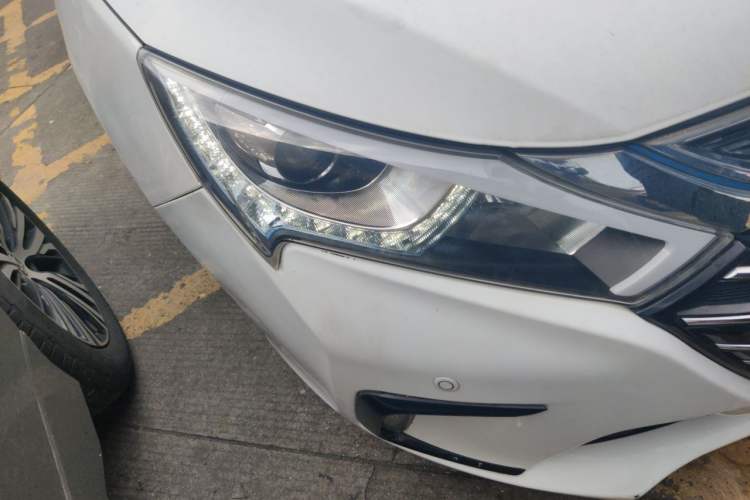 Used BYD Qin New Energy 2017 1.5T Luxury Model Right Front Headlight
