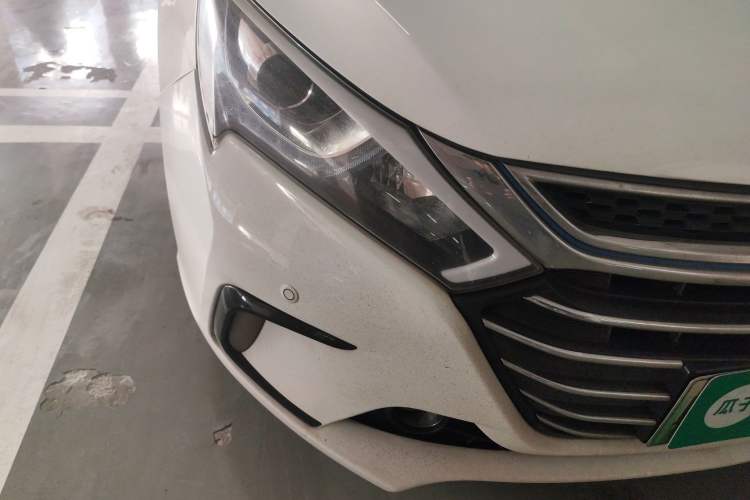 Used BYD Qin New Energy 2017 1.5T Luxury Model Right Front Headlight