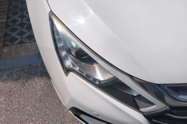 Used BYD Qin New Energy 2017 1.5T Luxury Model Right Front Headlight