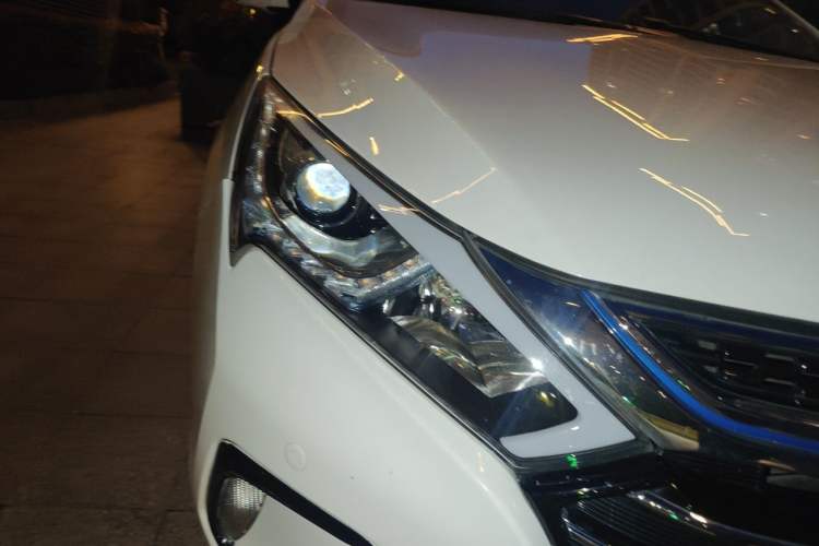 Used BYD Qin New Energy 2017 1.5T Luxury Model Right Front Headlight