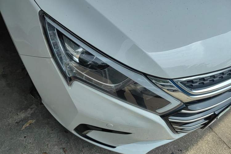 Used BYD Qin New Energy 2017 1.5T Luxury Model Right Front Headlight