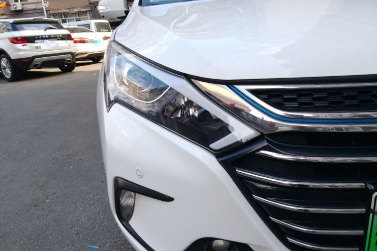 Used BYD Qin New Energy 2017 1.5T Luxury Model Right Front Headlight