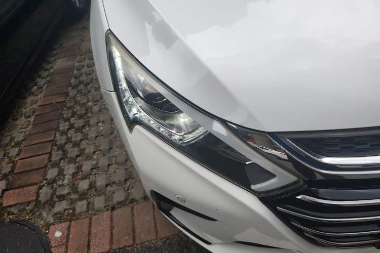 Used BYD Qin New Energy 2017 1.5T Luxury Model Right Front Headlight
