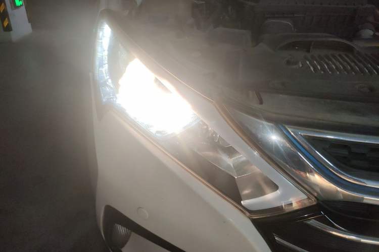 Used BYD Qin New Energy 2017 1.5T Luxury Model Right Front Headlight