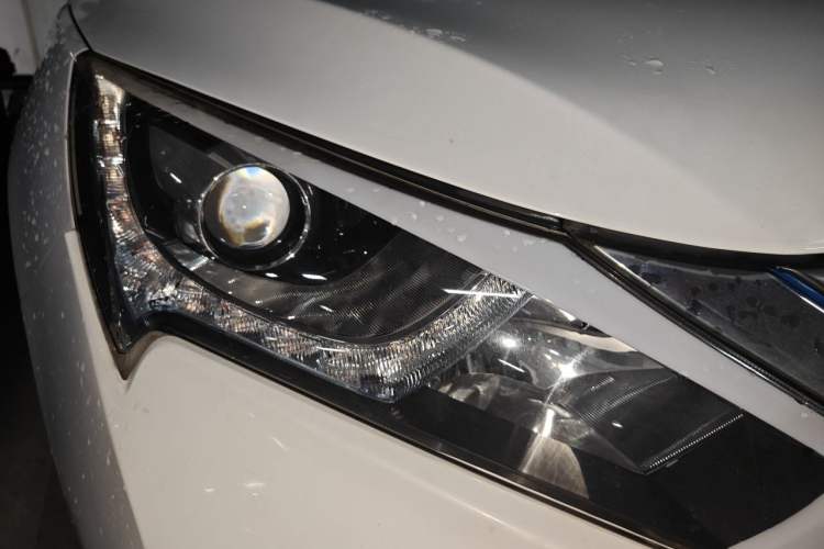 Used BYD Qin New Energy 2017 1.5T Luxury Model Right Front Headlight